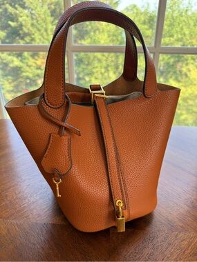 NWOT Women's Pebbled Leather or Faux Leather Bucket Bag with Drawstring Insert